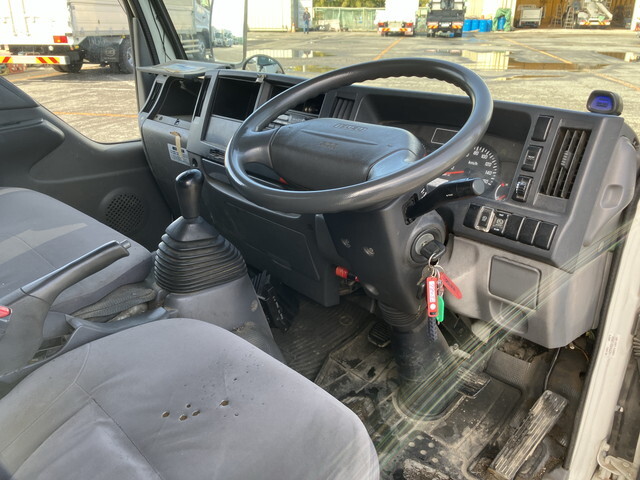 いすゞエルフパネルバン小型（2t・3t）[写真33]