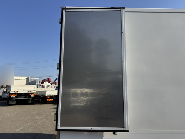 三菱ふそうキャンター冷凍車（冷蔵車）小型（2t・3t）[写真08]