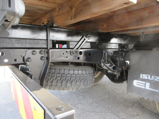 いすゞエルフクレーン3段小型（2t・3t）[写真09]