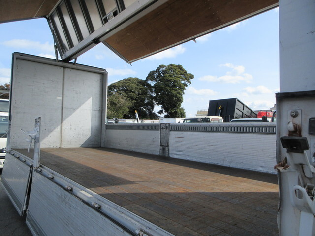 日野レンジャーアルミウイング中型（4t）[写真24]