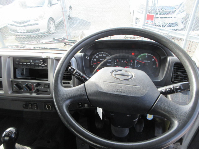 日野レンジャーアルミウイング中型（4t）[写真35]