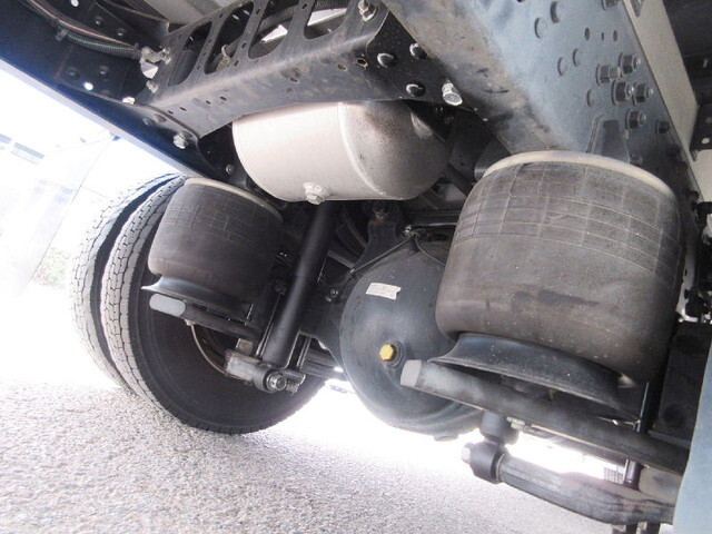 三菱ふそうファイターアルミウイング中型（4t）[写真12]