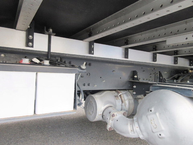 三菱ふそうファイターアルミウイング中型（4t）[写真13]