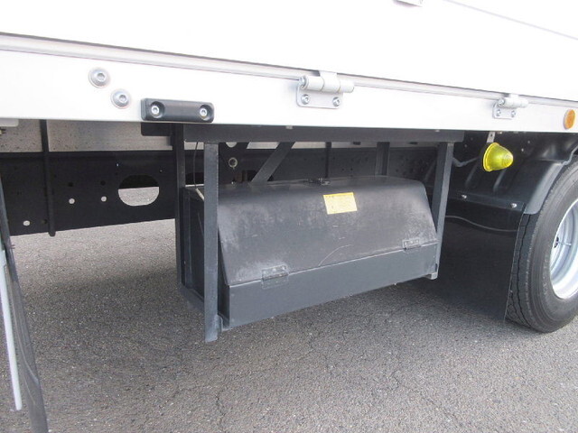 三菱ふそうファイターアルミウイング中型（4t）[写真15]