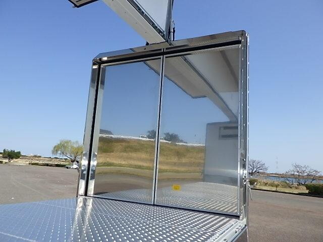 日野レンジャー冷蔵冷凍ウイング中型（4t）[写真12]