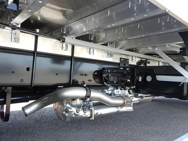 日野レンジャー冷蔵冷凍ウイング中型（4t）[写真13]