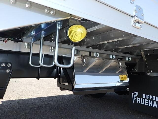 日野レンジャー冷蔵冷凍ウイング中型（4t）[写真14]