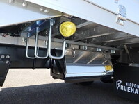 日野レンジャー冷蔵冷凍ウイング中型（4t）[写真15]