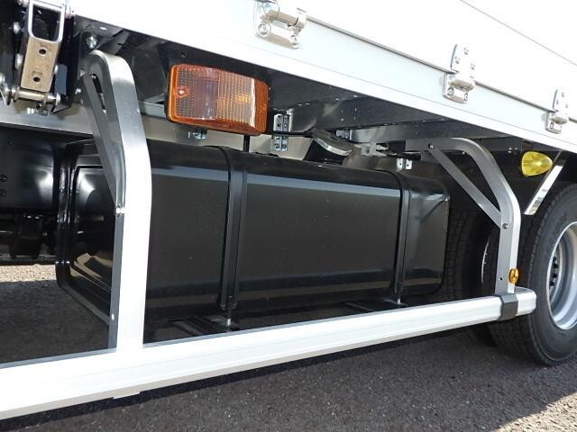 日野レンジャー冷蔵冷凍ウイング中型（4t）[写真17]