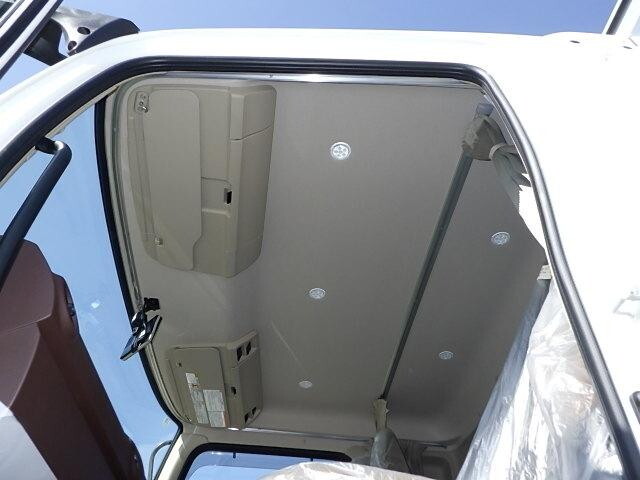 日野レンジャー冷蔵冷凍ウイング中型（4t）[写真22]