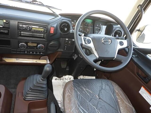 日野レンジャー冷蔵冷凍ウイング中型（4t）[写真24]