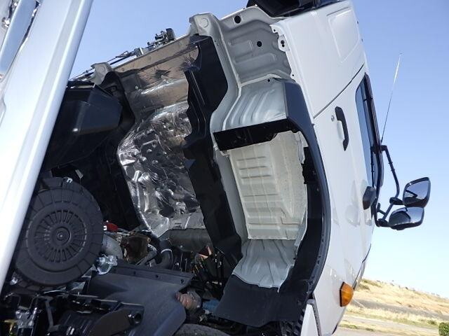 日野レンジャー冷蔵冷凍ウイング中型（4t）[写真30]