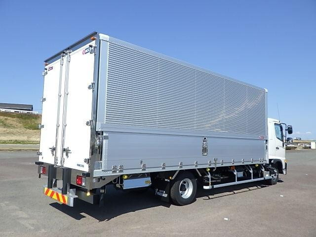 日野レンジャー冷蔵冷凍ウイング中型（4t）[写真04]