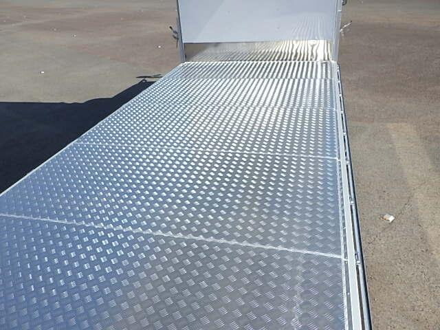 日野レンジャー冷蔵冷凍ウイング中型（4t）[写真07]