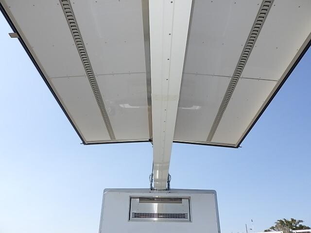 日野レンジャー冷蔵冷凍ウイング中型（4t）[写真09]