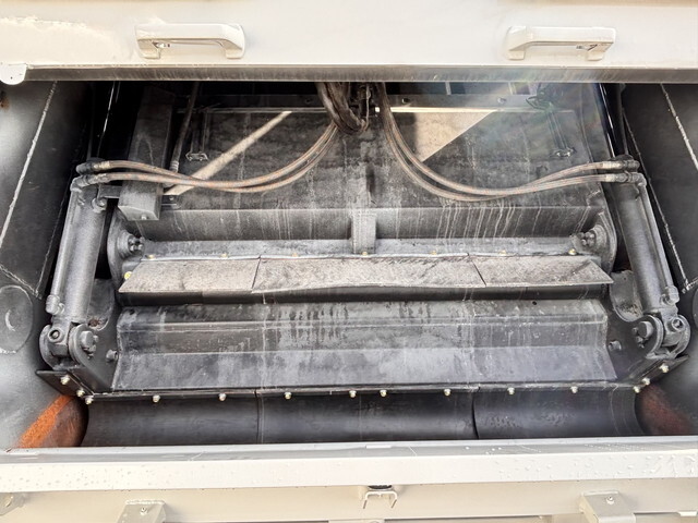 いすゞエルフパッカー車（塵芥車）小型（2t・3t）[写真12]