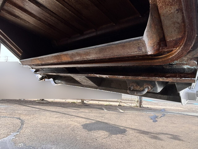 いすゞエルフパッカー車（塵芥車）小型（2t・3t）[写真13]