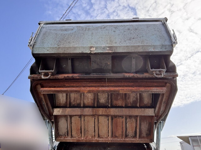 いすゞエルフパッカー車（塵芥車）小型（2t・3t）[写真14]