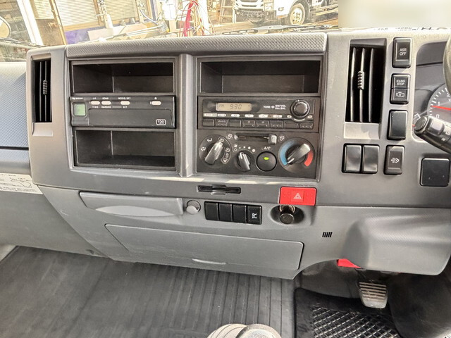 いすゞエルフパッカー車（塵芥車）小型（2t・3t）[写真35]