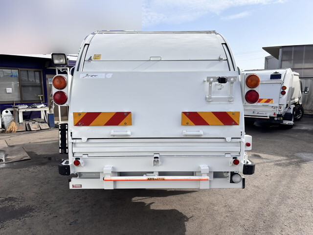 いすゞエルフパッカー車（塵芥車）小型（2t・3t）[写真05]