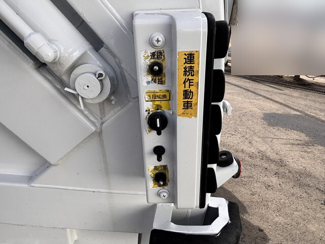 いすゞエルフパッカー車（塵芥車）小型（2t・3t）[写真08]