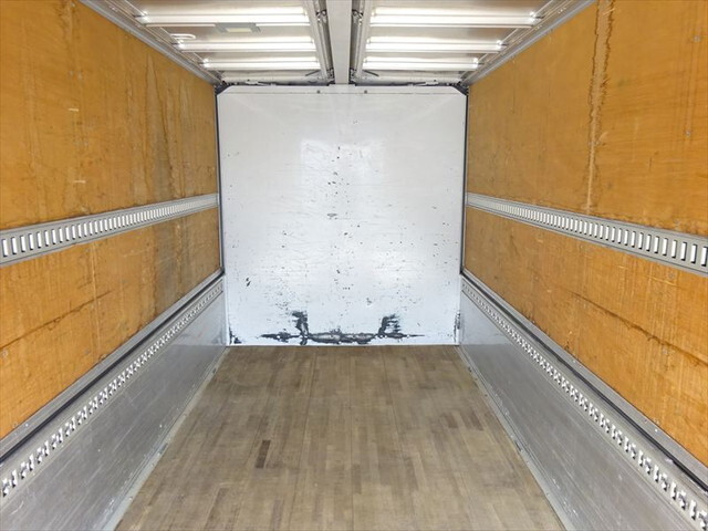 いすゞフォワードアルミウイング中型（4t）[写真12]