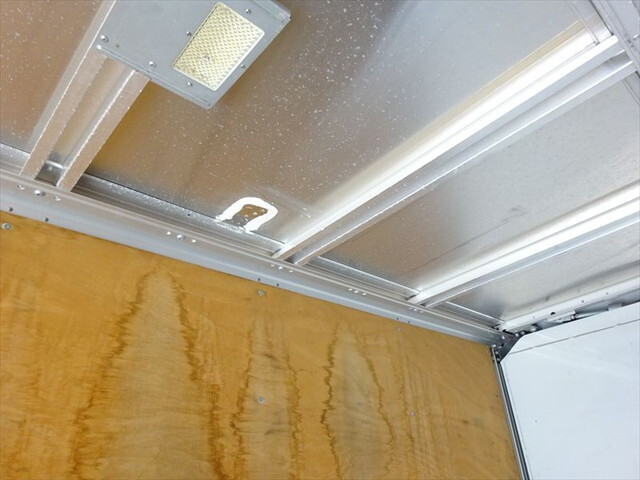 いすゞフォワードアルミウイング中型（4t）[写真13]