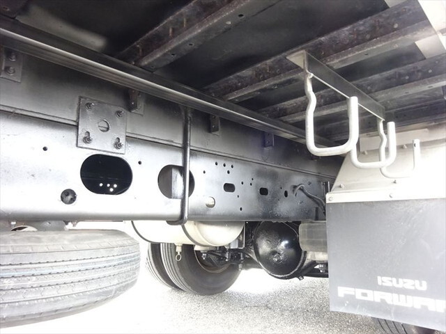 いすゞフォワードアルミウイング中型（4t）[写真18]