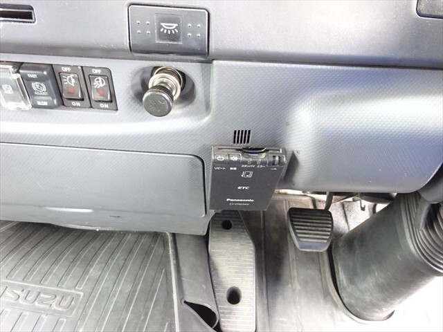 いすゞフォワードアルミウイング中型（4t）[写真27]