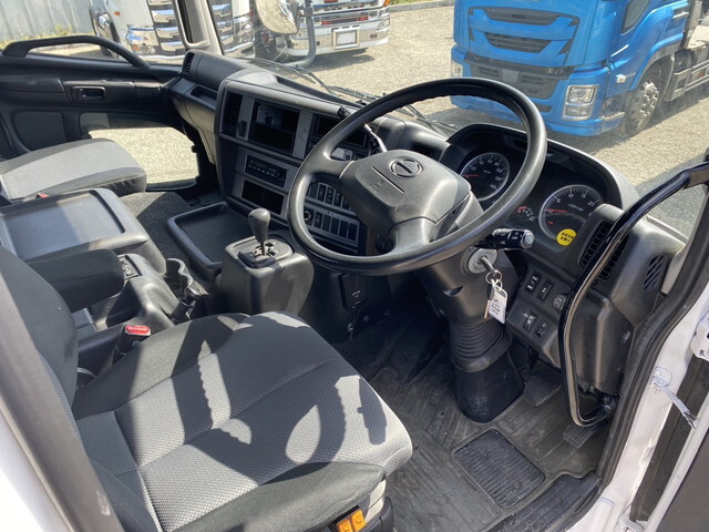日野プロフィアトレーラーヘッド（トラクターヘッド）大型（10t）[写真19]