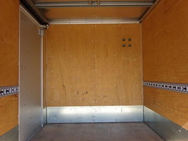 三菱ふそうキャンターアルミバン小型（2t・3t）[写真10]