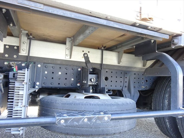 三菱ふそうキャンターアルミバン小型（2t・3t）[写真13]