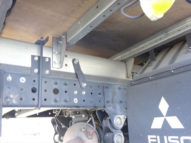 三菱ふそうキャンターアルミバン小型（2t・3t）[写真15]