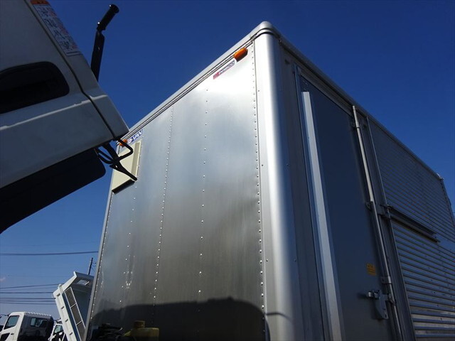 三菱ふそうキャンターアルミバン小型（2t・3t）[写真26]