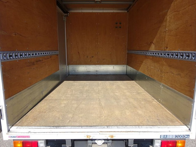 三菱ふそうキャンターアルミバン小型（2t・3t）[写真09]