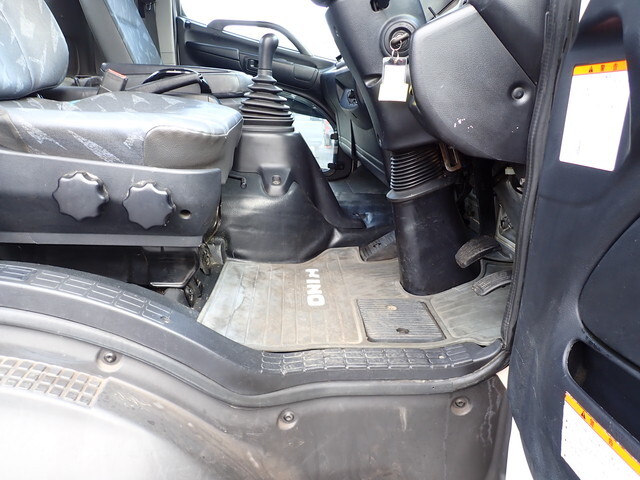 日野レンジャー平ボディ中型（4t）[写真26]