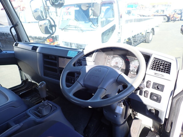 三菱ふそうファイター平ボディ中型（4t）[写真28]