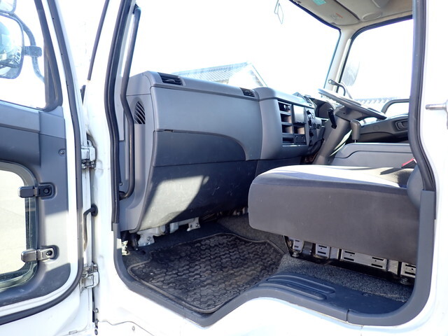 三菱ふそうファイター平ボディ中型（4t）[写真34]