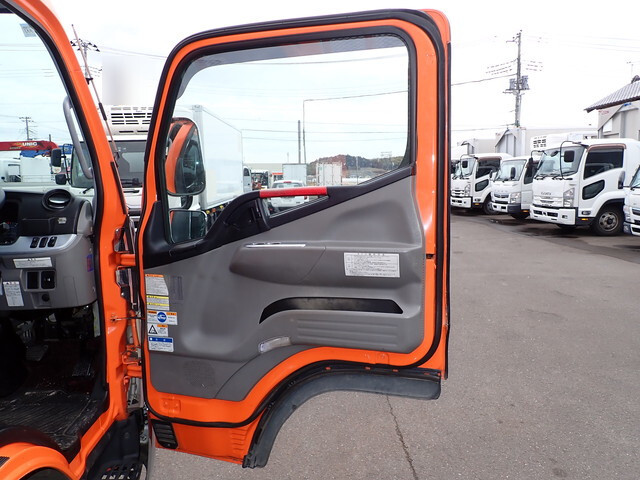 三菱ふそうキャンタークレーン4段小型（2t・3t）[写真29]