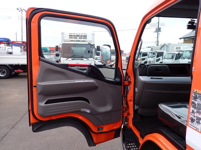 三菱ふそうキャンタークレーン4段小型（2t・3t）[写真33]