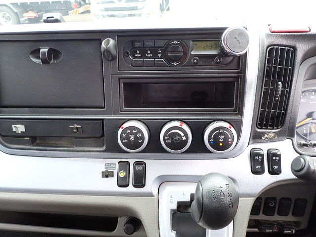 三菱ふそうキャンタークレーン4段小型（2t・3t）[写真37]