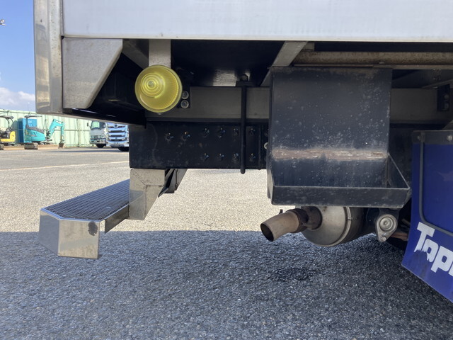 三菱ふそうキャンター冷凍車（冷蔵車）小型（2t・3t）[写真23]