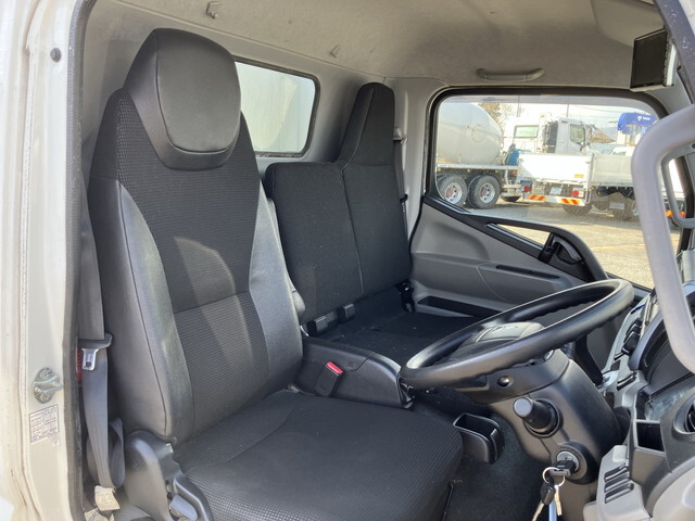 三菱ふそうキャンター冷凍車（冷蔵車）小型（2t・3t）[写真32]