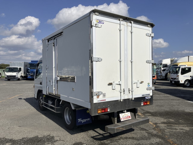 三菱ふそうキャンター冷凍車（冷蔵車）小型（2t・3t）[写真04]