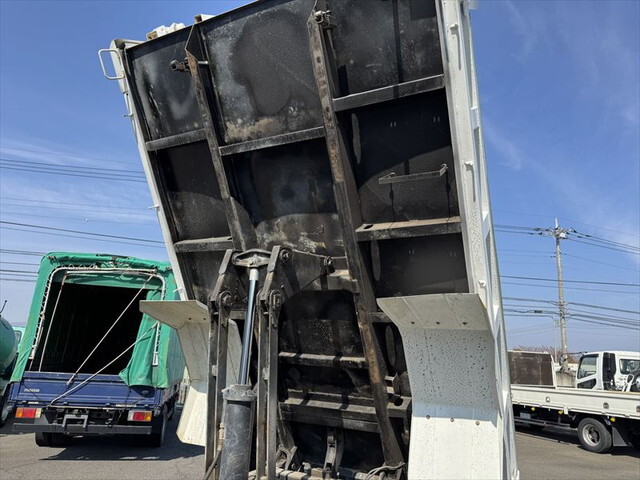 三菱ふそうファイターダンプ中型（4t）[写真09]