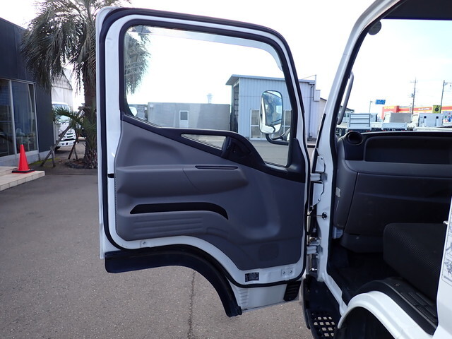 三菱ふそうキャンタークレーン3段小型（2t・3t）[写真32]