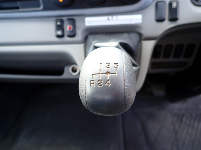 三菱ふそうキャンタークレーン3段小型（2t・3t）[写真35]