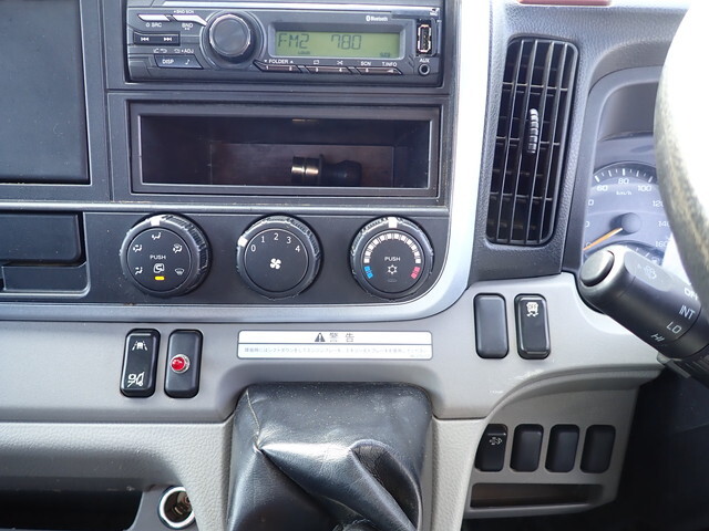 三菱ふそうキャンタークレーン3段小型（2t・3t）[写真37]