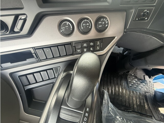 UDトラックスクオントレーラーヘッド（トラクターヘッド）大型（10t）[写真12]