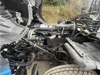 UDトラックスクオントレーラーヘッド（トラクターヘッド）大型（10t）[写真16]